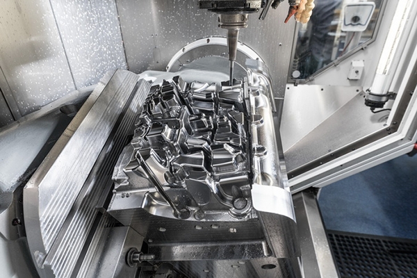 CNC鋁加工中如何進行智能化設備智能化升級？(鋁型材cnc加工中心)